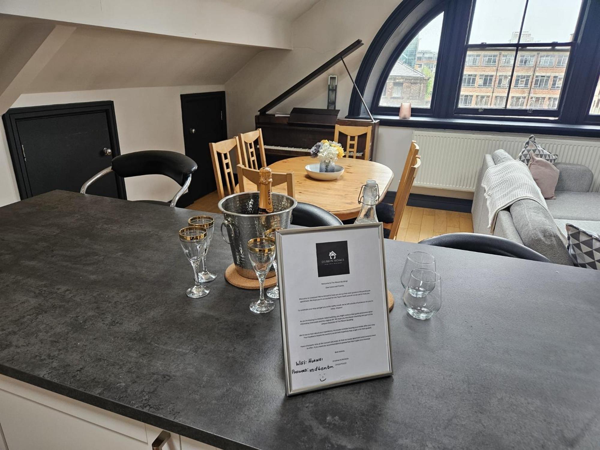 2 Bedroom City Centre Penthouse Loft Apartment Liverpool Extérieur photo